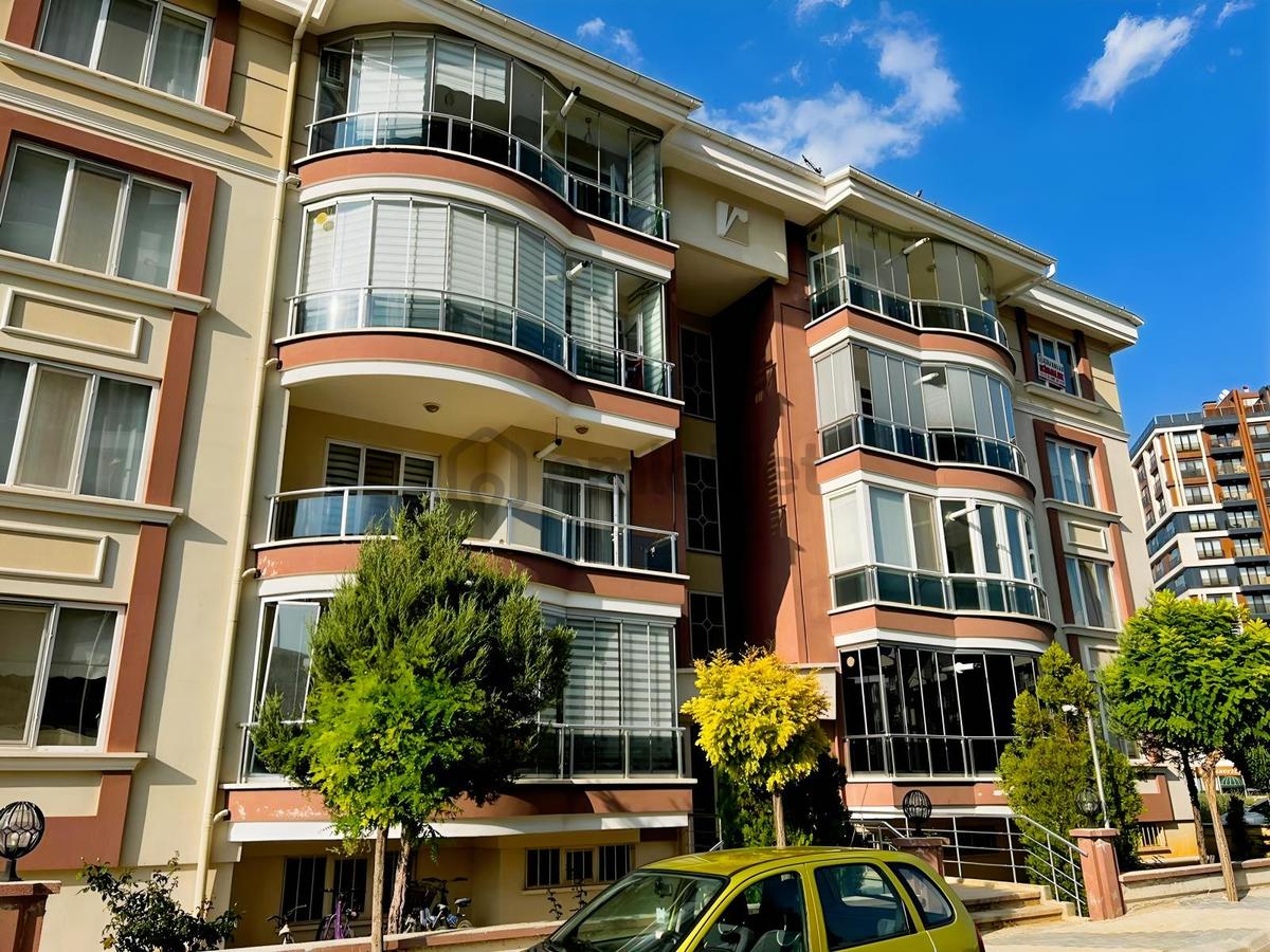 Afyon Özsu Emlak'tan Uydukentte 4+1 Site İçerisinde Kiralık