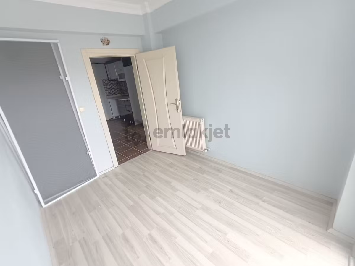 Sakarya Karasu'da Satılık 2+1 Çift Balkonlu Ferah Daire - 8