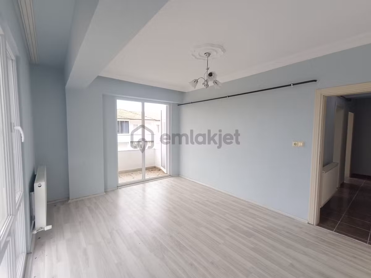 Sakarya Karasu'da Satılık 2+1 Çift Balkonlu Ferah Daire - 3