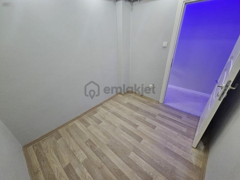 Üsküdar Merkez'de 2+1 Lüks Daire -balkonlu,çift Cepheli,1.kat - 24