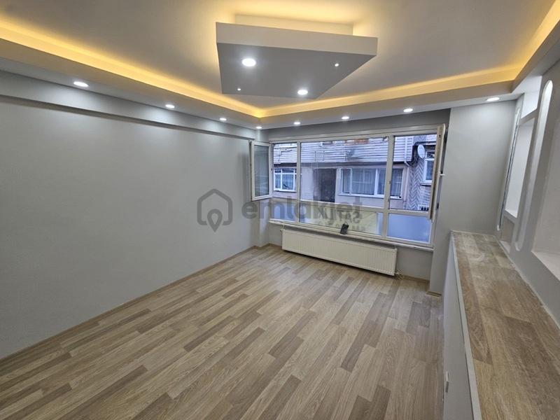 Üsküdar Merkez'de 2+1 Lüks Daire -balkonlu,çift Cepheli,1.kat - 28