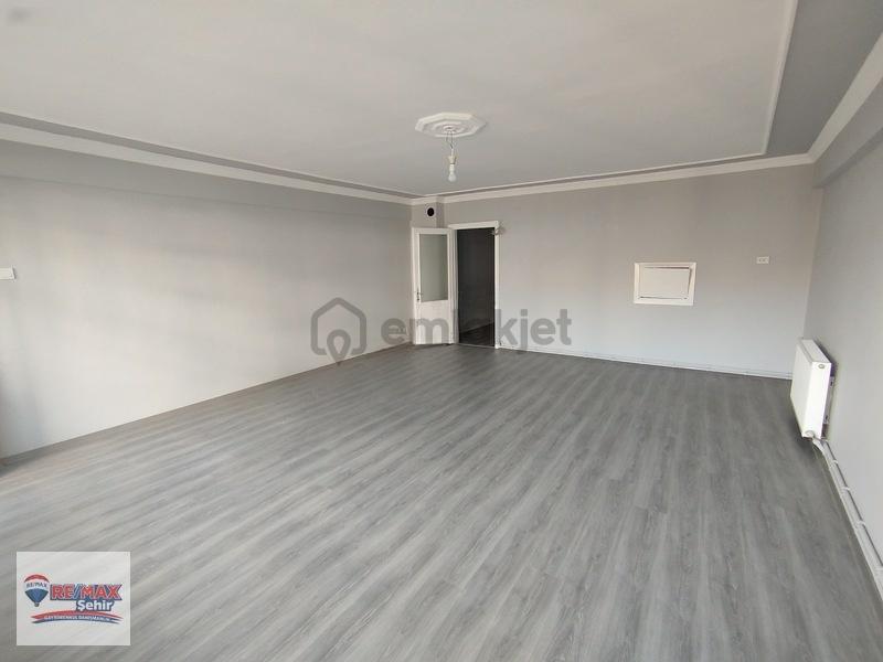 Yalova Remax'dan Merkez'de 3+1 Geniş Daire - 9