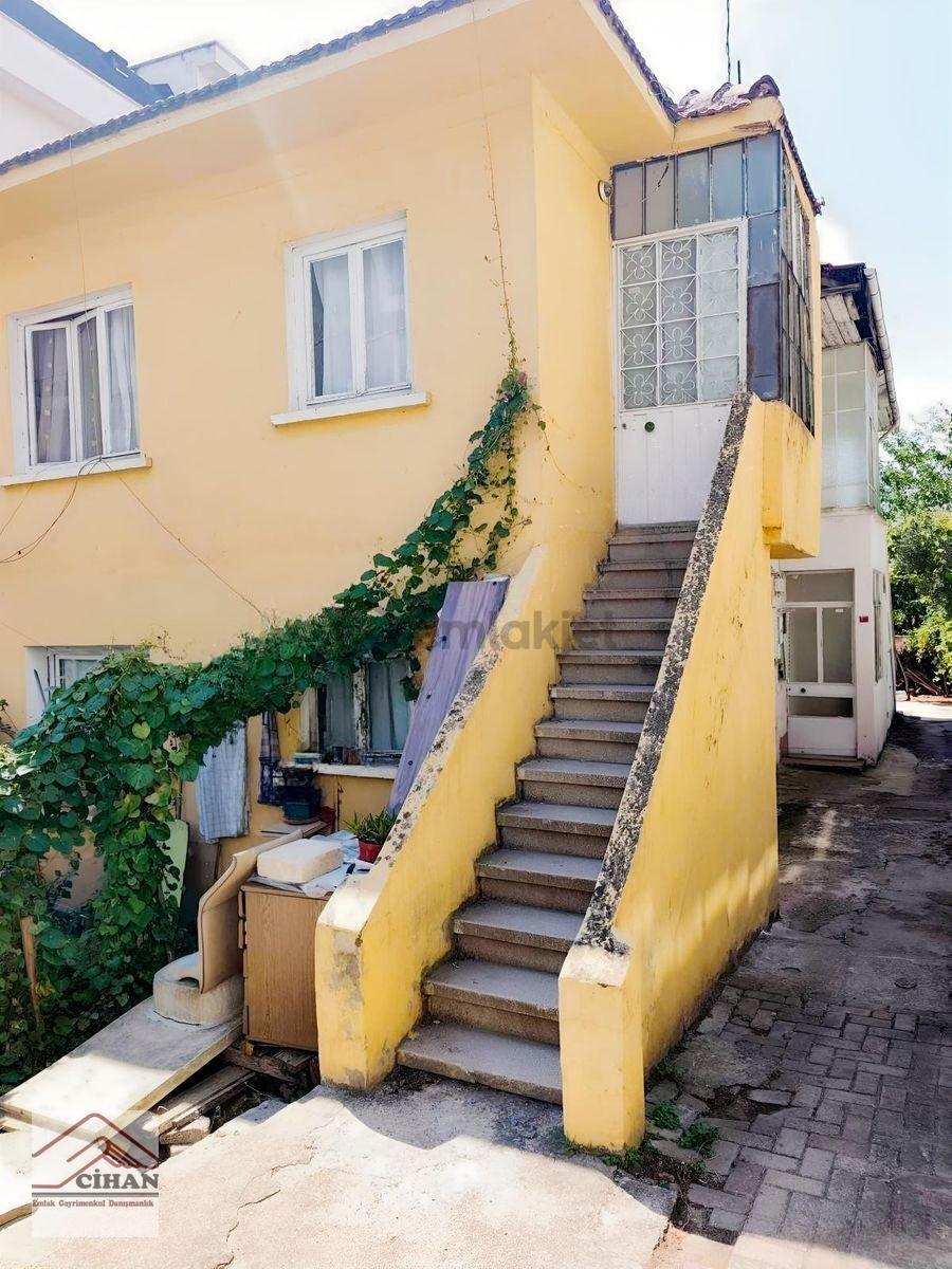 Satılık Müstakil Ev 530 M2 Arsaya Sahip