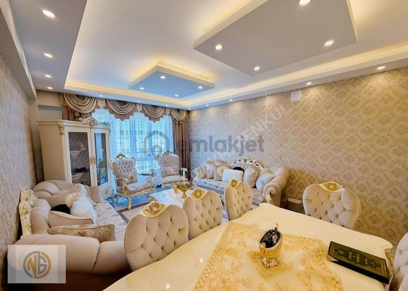 Akkent'te Eşsiz Konumda Geniş 3+1 Satılık Daire