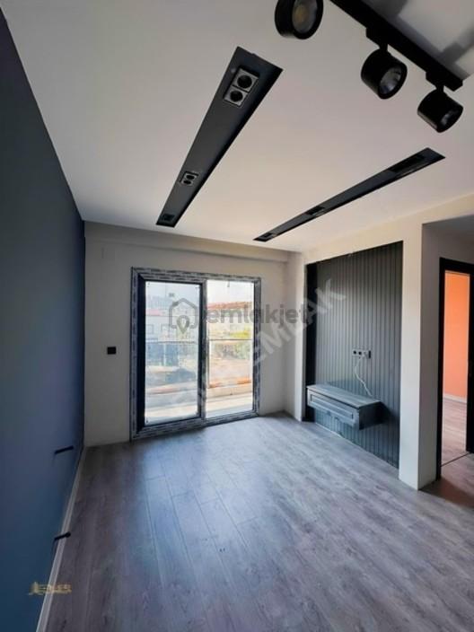 Emr'den Cadde Üzeri 1+1 Ultra Lüks İşçilikli Daireler - 11
