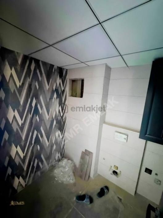 Emr'den Cadde Üzeri 1+1 Ultra Lüks İşçilikli Daireler - 10