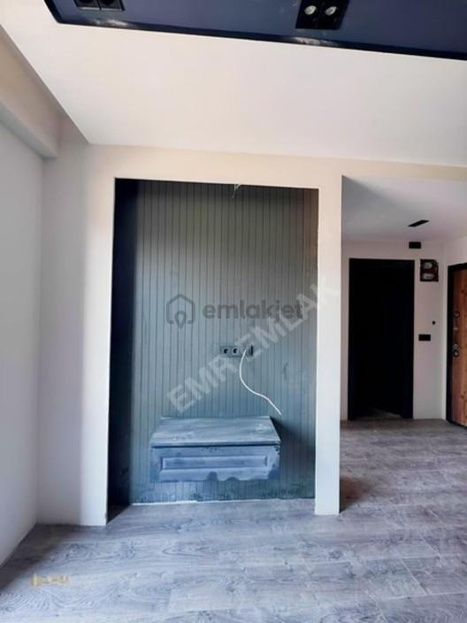 Emr'den Cadde Üzeri 1+1 Ultra Lüks İşçilikli Daireler - 13