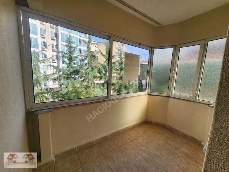 Cadde Üzeri Otoparklı Balkonlu Ferah Temiz Daire - 22