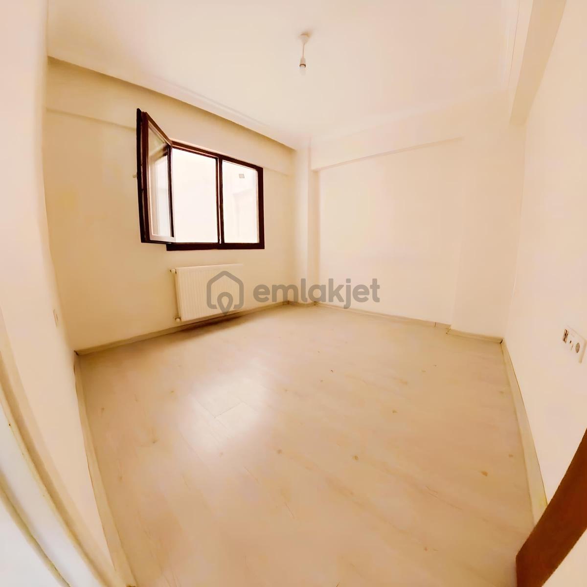 Ordu Bulvarı Arka Sokağı | Satılık 2+1 | Arakat | Geniş Balkon - 13
