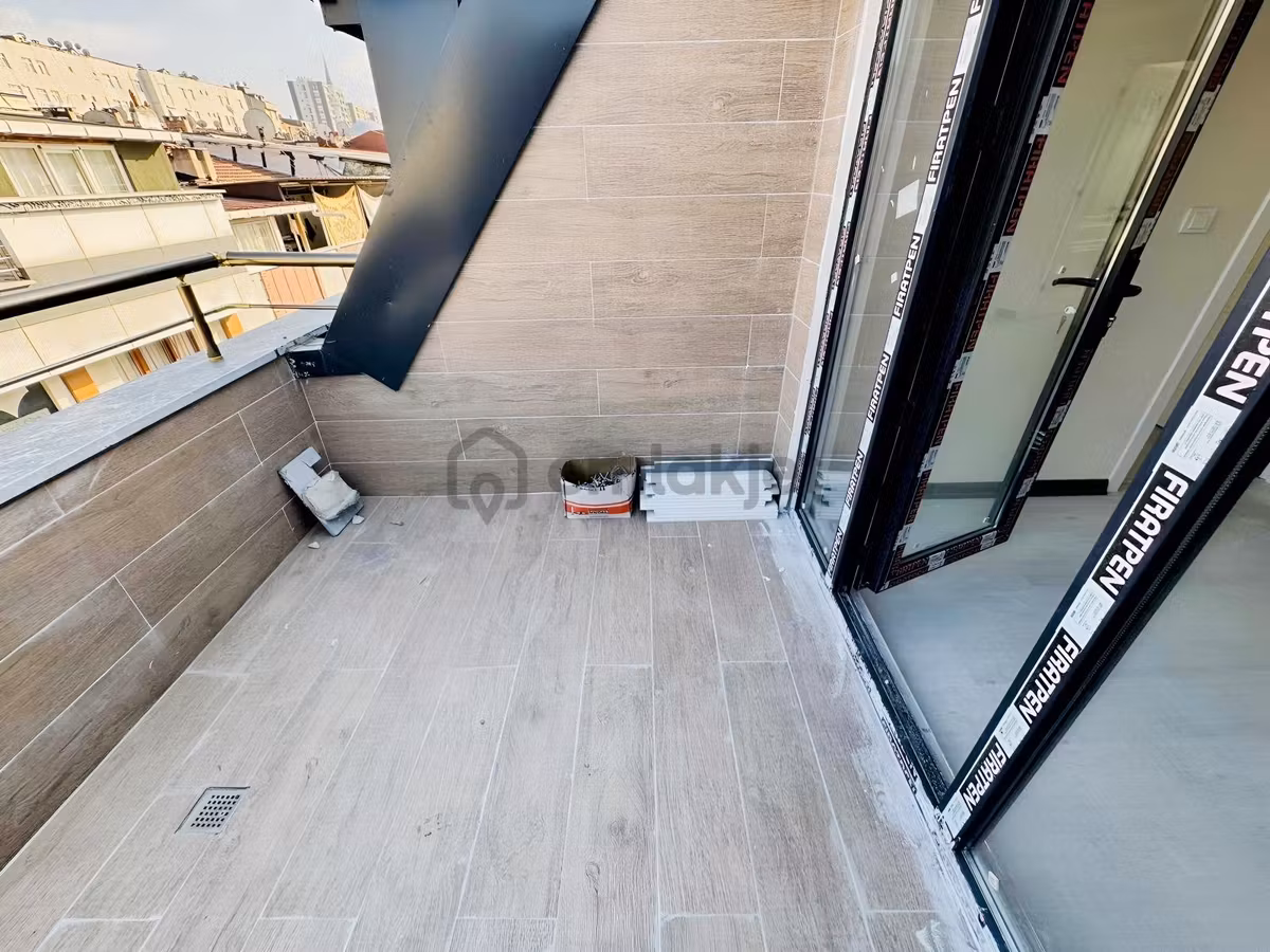 Bayrampaşa'da Teraslı Satılık 3+1 Sıfır Daire - 24