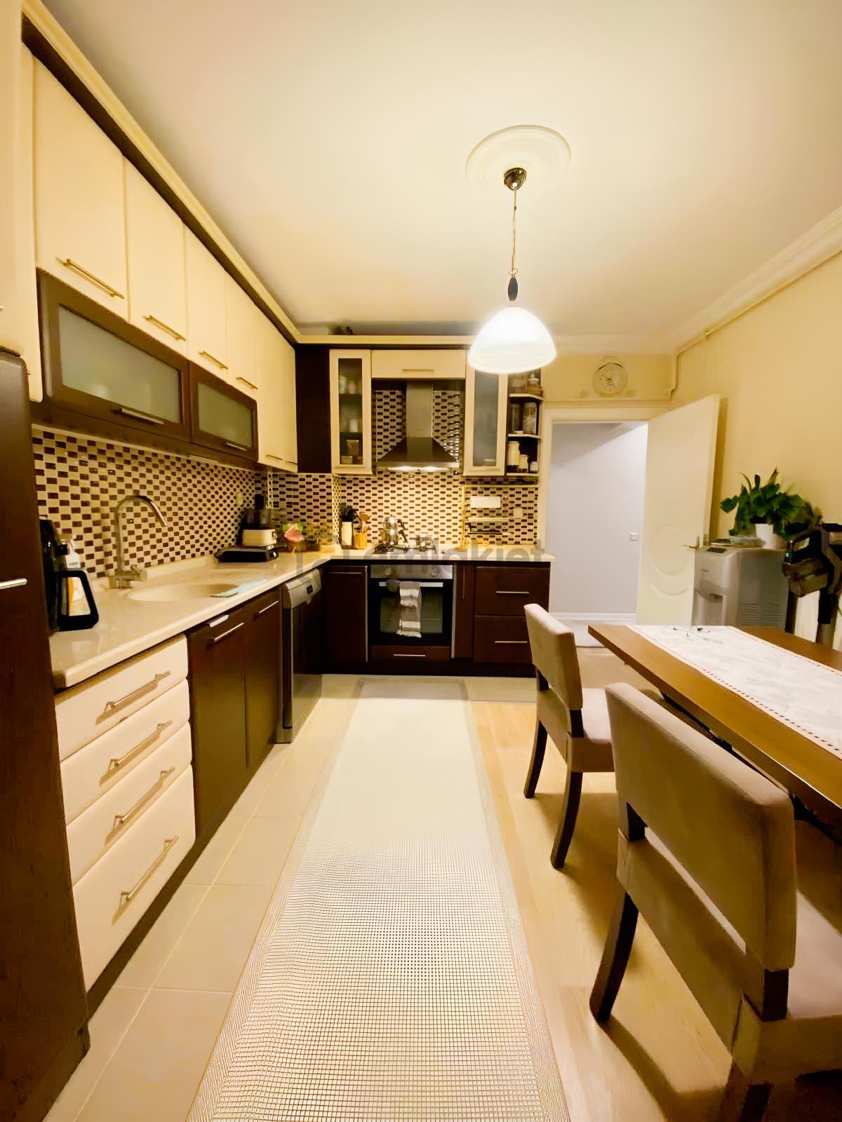 Dumlupınar Mahallesi'nde Merkezi Konumda Site İçi 3+1 Daire - 2