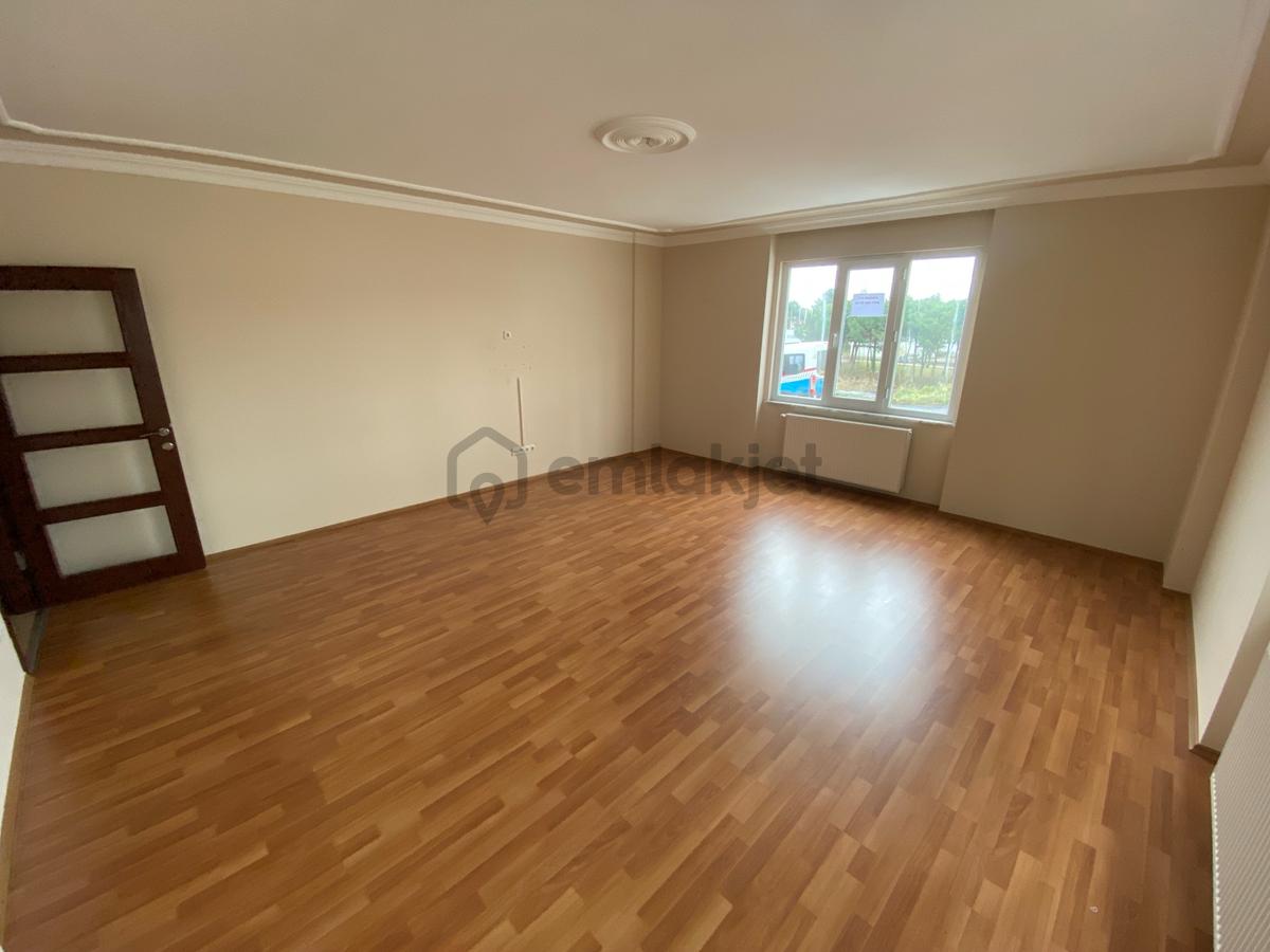 Üniversite Mahallesi Yol Üzerinde Ebeveyn Banyolu Geniş 4+1 Daire - 5