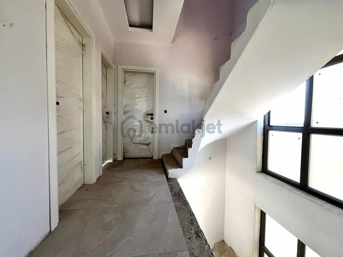 Boğazkentte 4.5+1 Müstakil Havuzlu Villa - 12