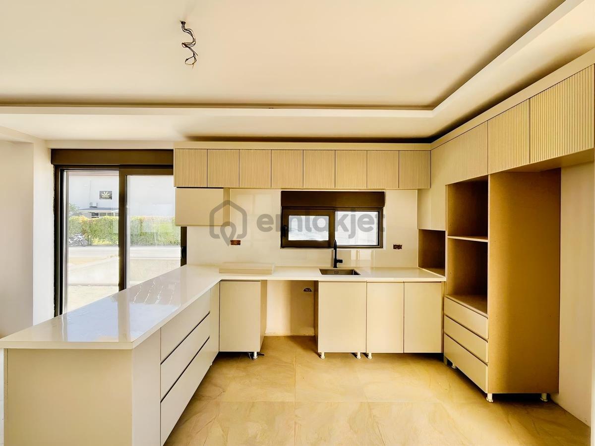 Boğazkentte 4.5+1 Müstakil Havuzlu Villa - 11
