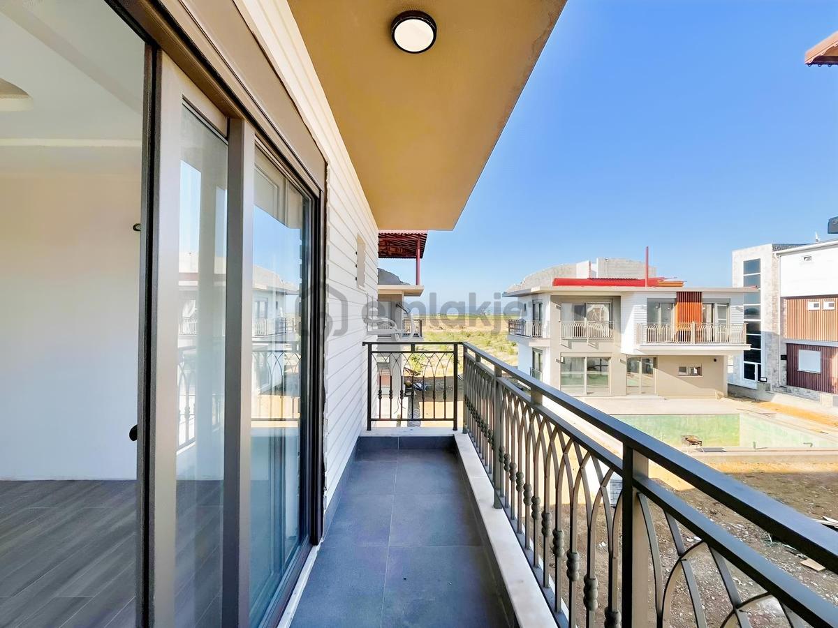Boğazkentte 4.5+1 Müstakil Havuzlu Villa - 14