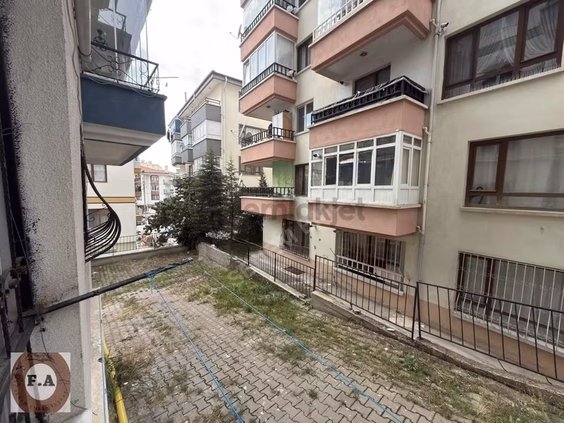 Kat Konumunda 3+1 Cepheleri Açık Satılık Daire - 19