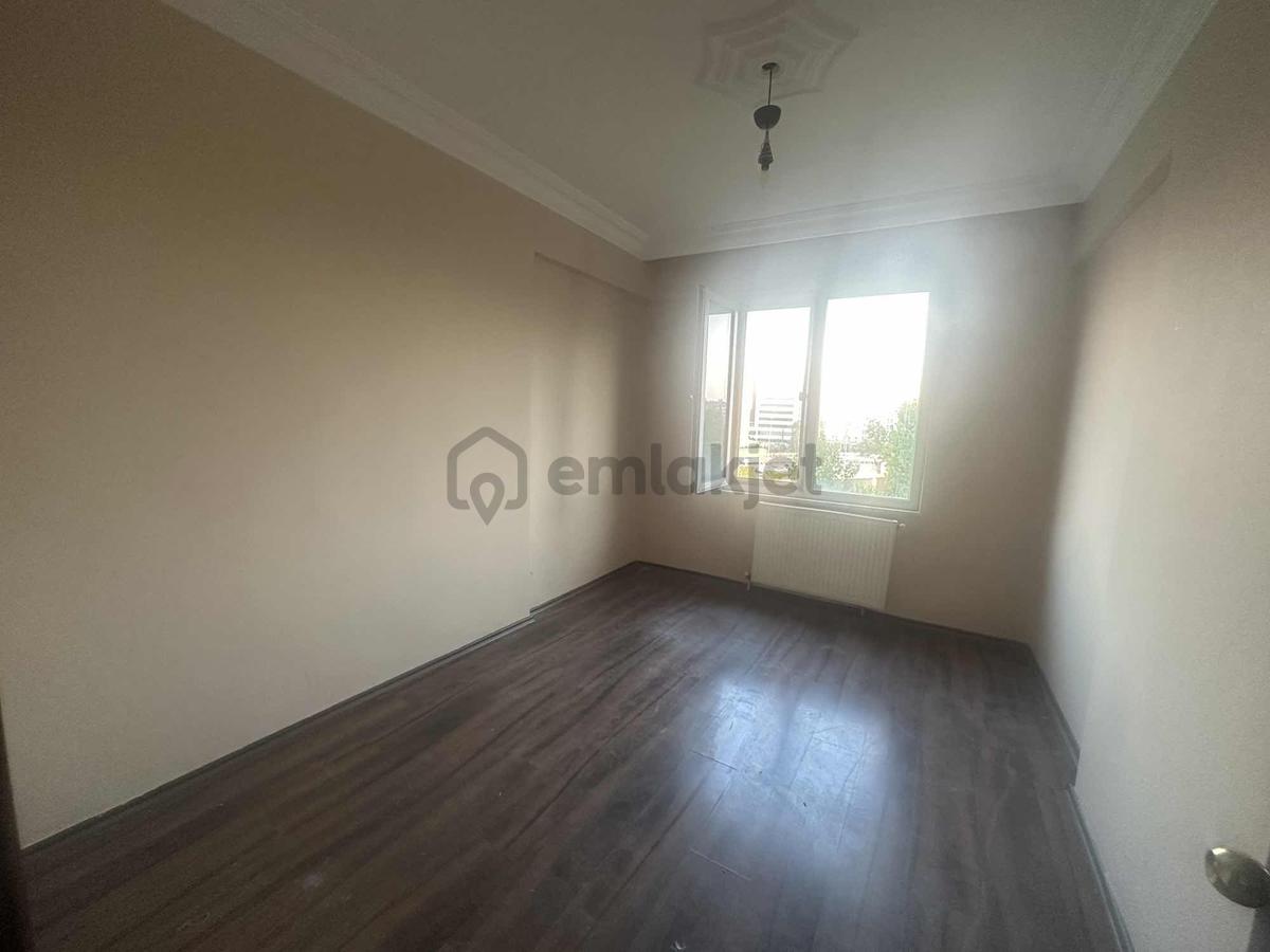 E5'e Cephe Satılık 3+1 Mükemmel Daire / Ofis - 5
