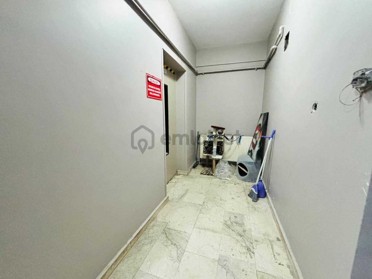 Mertcan'dan E-5'e Cephe 450 M2 Kullanım Alanlı İş Yeri - 24