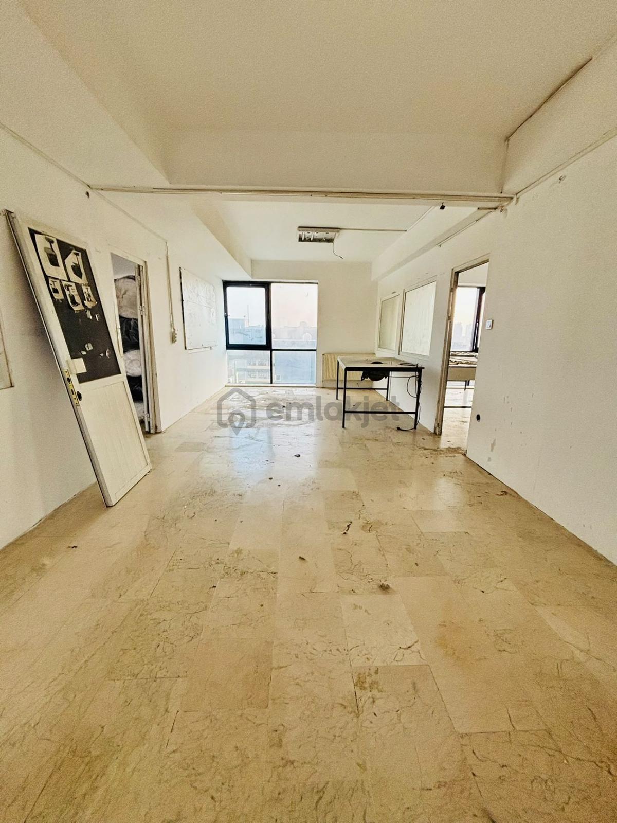 Mertcan'dan E-5'e Cephe 450 M2 Kullanım Alanlı İş Yeri - 15