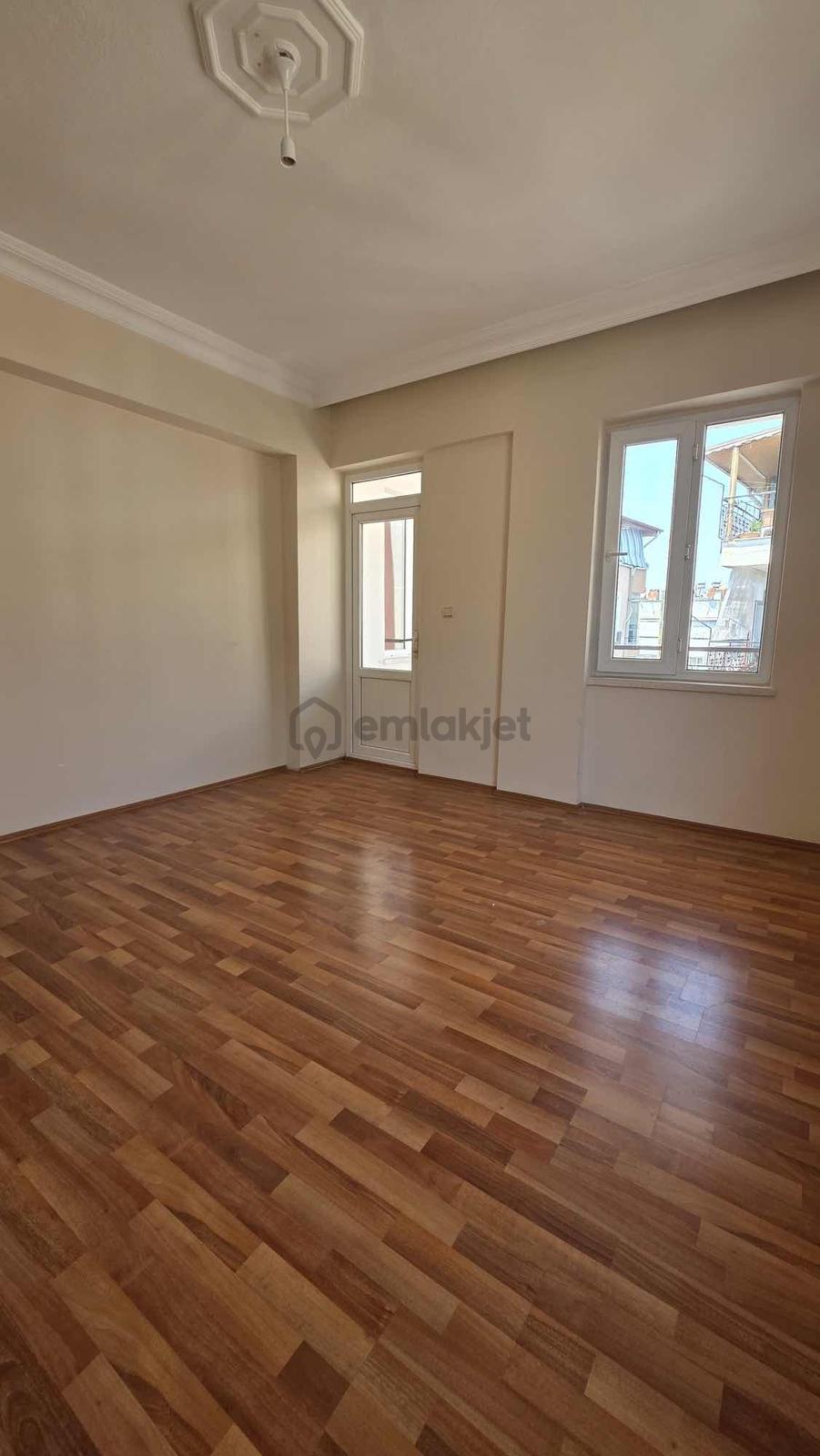 Konukseverede Bakımlı Geniş 2+1 3. Kat - 19