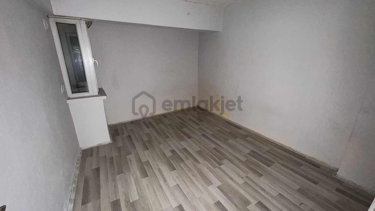 Kadınana Caddeainde Par Afyon Avm Yürüme Mesafesinde - 4