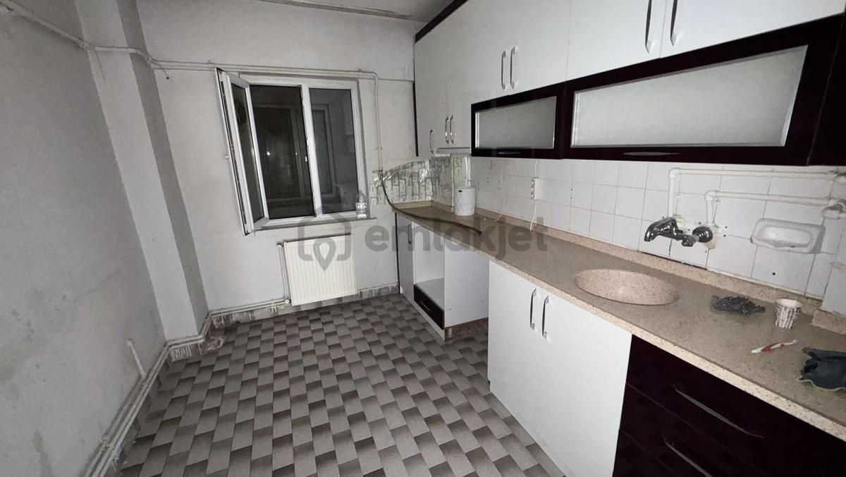 Kadınana Caddeainde Par Afyon Avm Yürüme Mesafesinde - 8