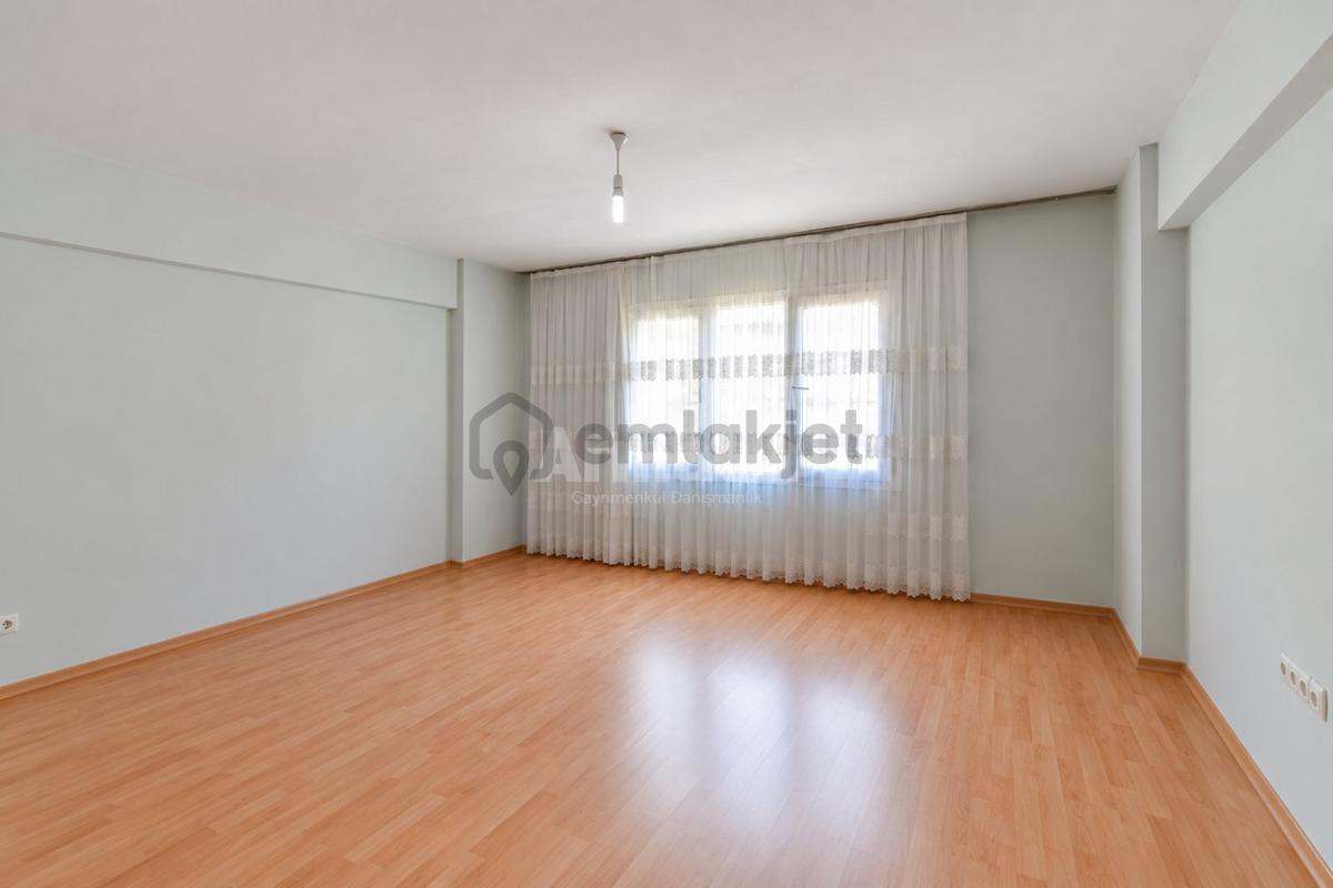 Söke İstasyon Caddesinde Satılık 2+1 Daire Ya Da Büro - 8