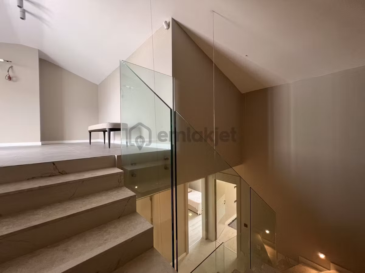 Urla Da Denize Yürüme Mesafesinde Site İçinde 5+1 Villa - 28