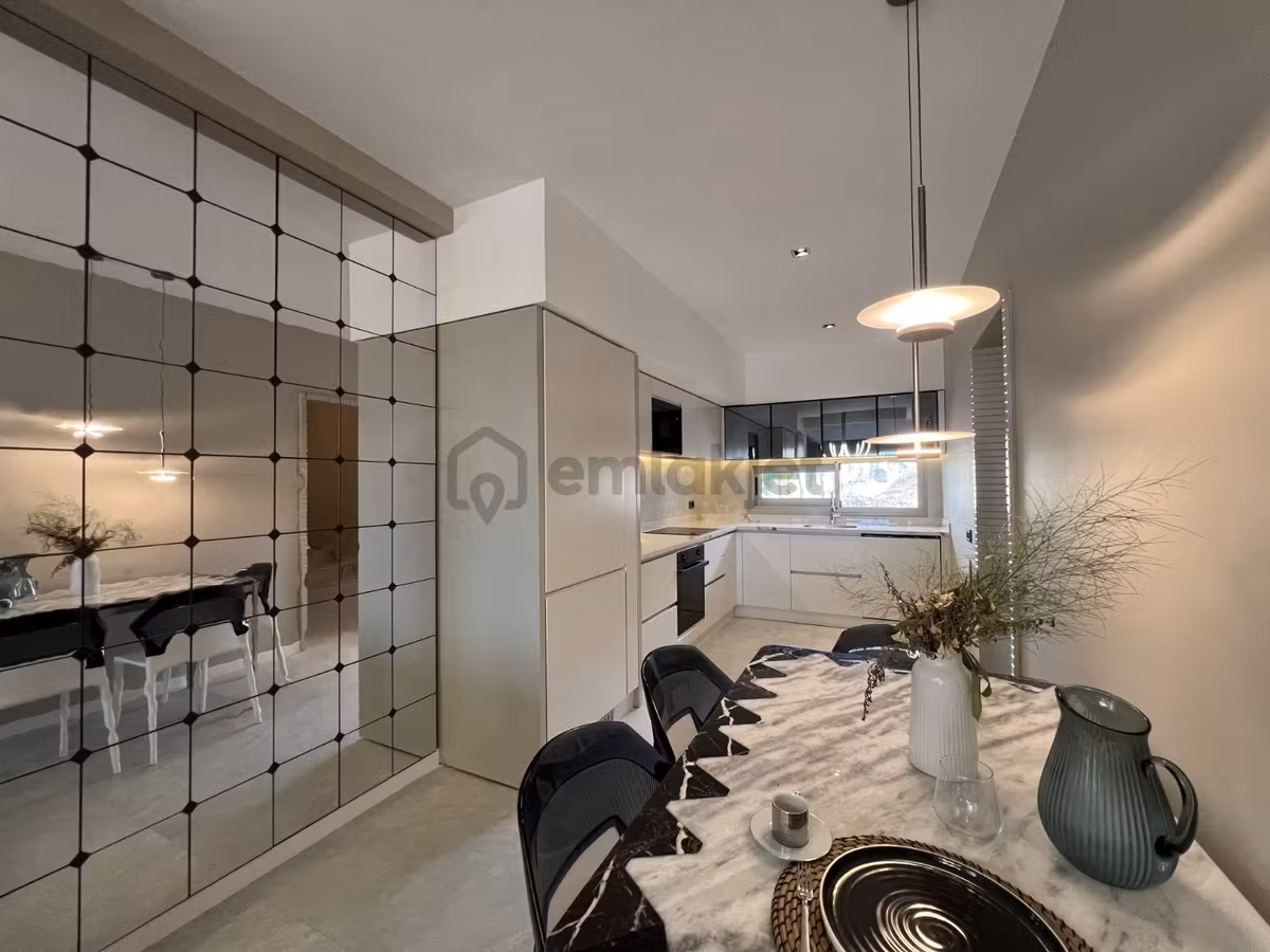 Urla Da Denize Yürüme Mesafesinde Site İçinde 5+1 Villa - 13