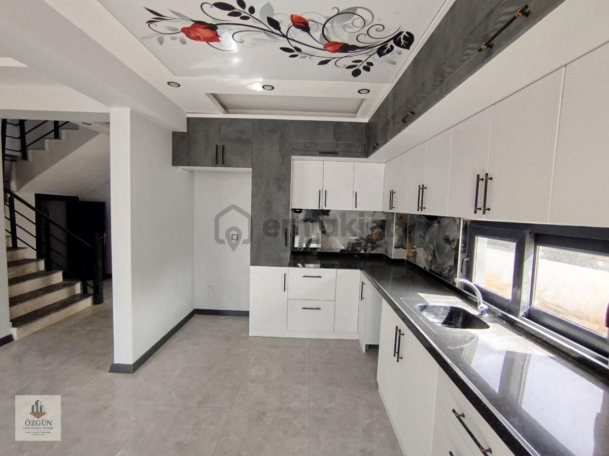 Özgünden İskelede 5+1 Bahçeli Tribleks Villa - 5