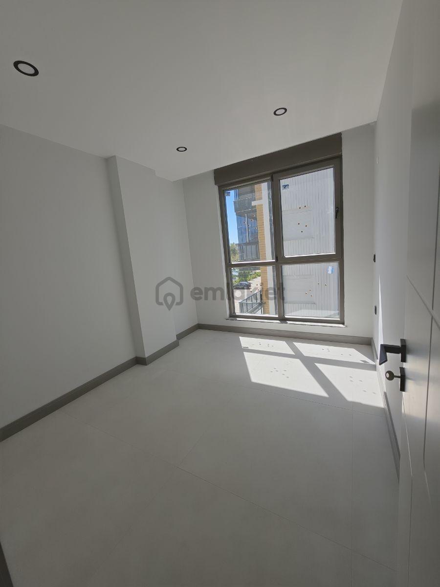 Her Takasa Açık Nova Plazada 70m Cadde Üzeri Lüks Ofis - 15
