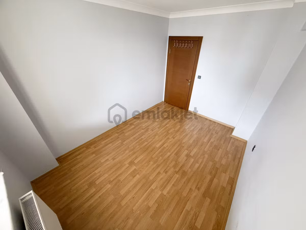 Yenimahalle Cadde Üzeri Sitede 3+1 (teras Balkonlu) - 8