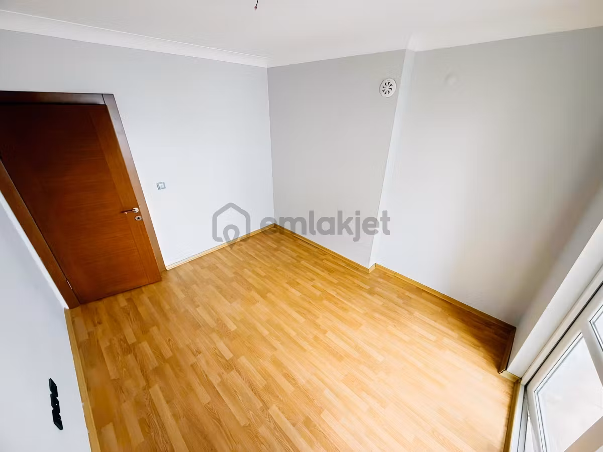 Yenimahalle Cadde Üzeri Sitede 3+1 (teras Balkonlu) - 7