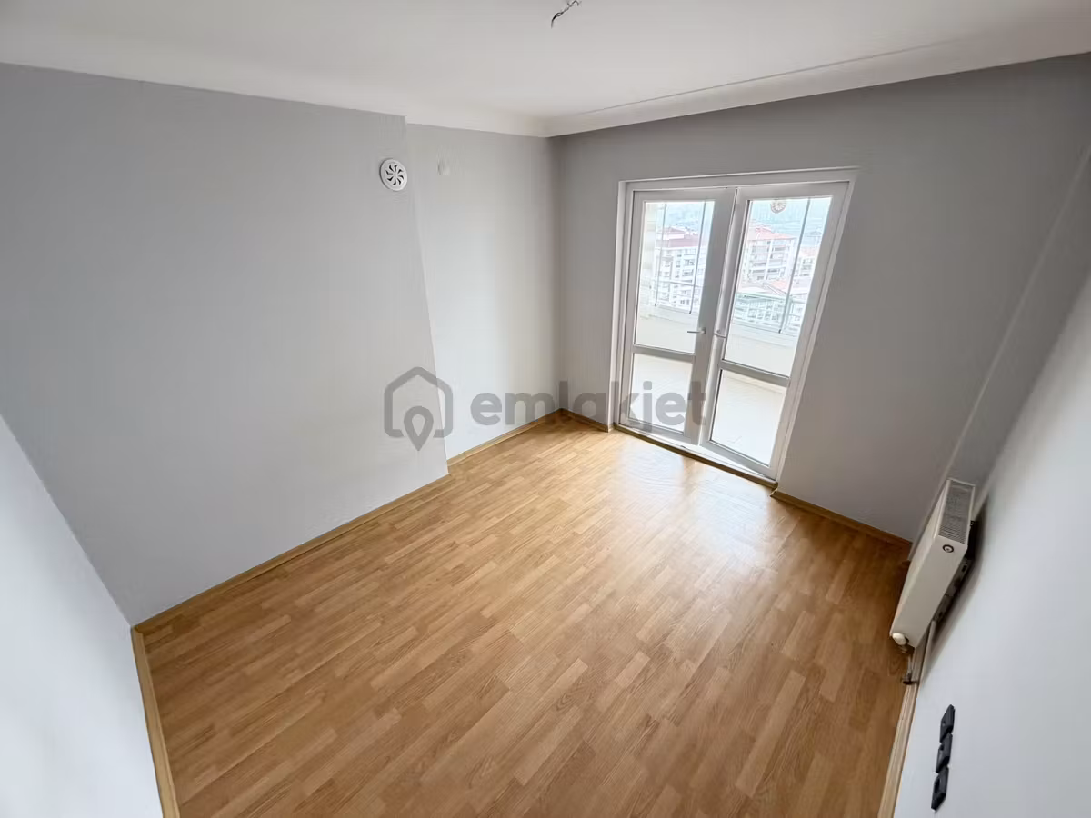 Yenimahalle Cadde Üzeri Sitede 3+1 (teras Balkonlu) - 6
