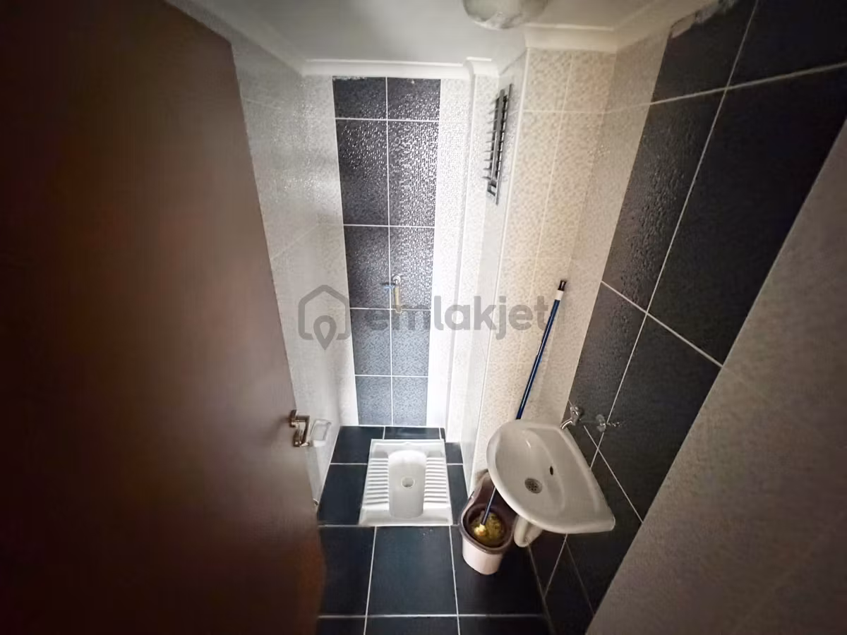 Yenimahalle Cadde Üzeri Sitede 3+1 (teras Balkonlu) - 12