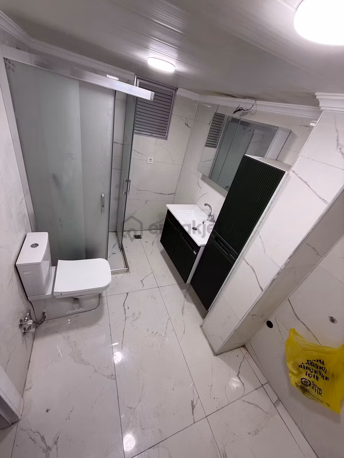Yıldız Caddesi Ara Kat 140 M2 Bakımlı Daire - 12