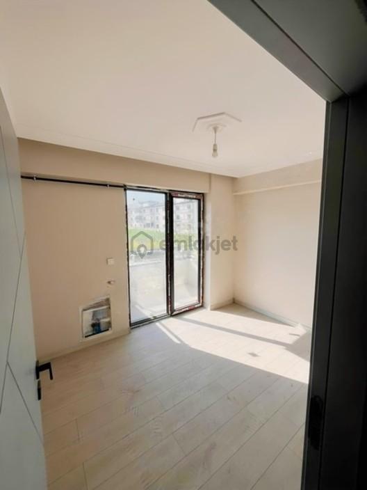 Ömercikler Mahallesinde Kiralık Giriş Kat 1+1 Daire - 3