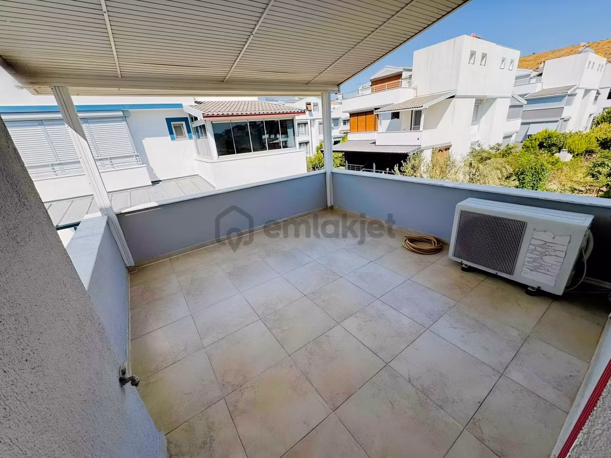 Çandarlı'da Kiralık Tripleks Villa - 26
