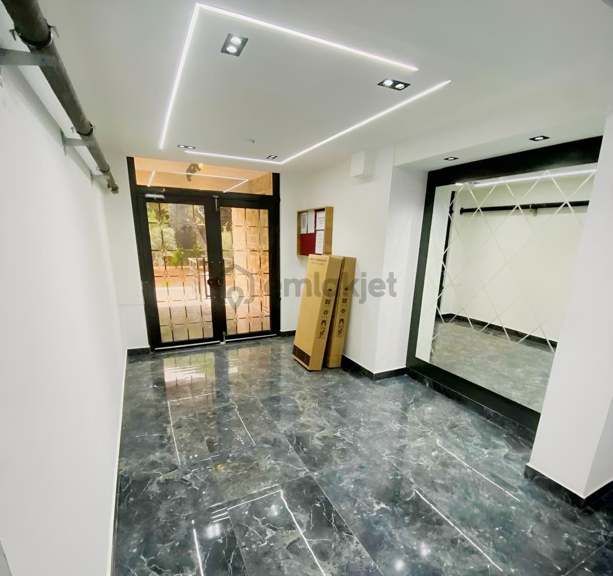 Kemalpaşada Asansörlü İskanlı Lüxs Muhteşem 1+1 Daire