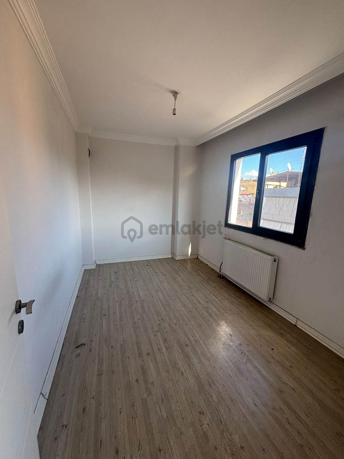 Tc Emlaktan Kiralık 1+1 Esyasız Daire ! Ara Kat - 8