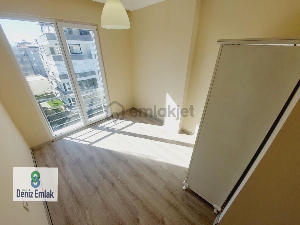 Denizden Akçayda Öncephe Asansörlü Doğalgazlı Satılık 1+1 Daire. - 23