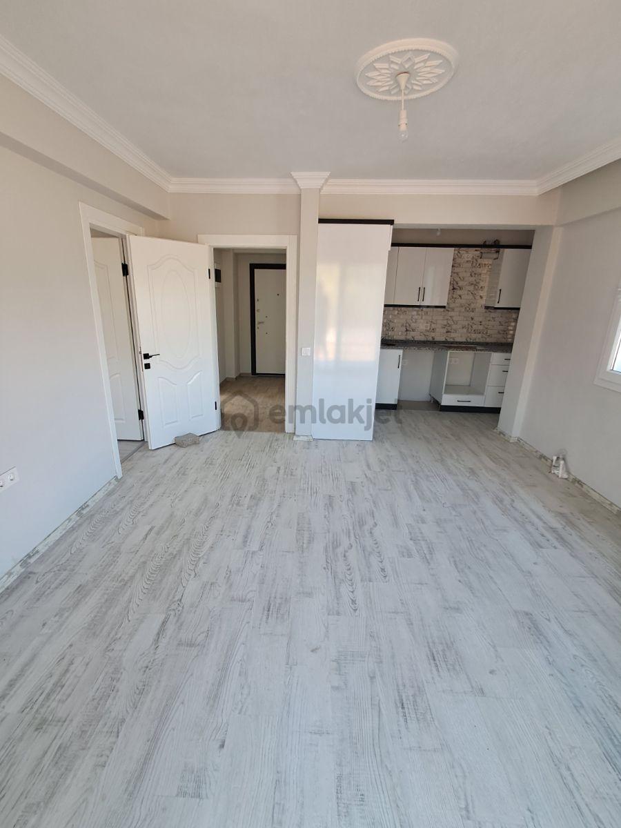 Seydikemer Gerişburnunda Satılık 2+1 Giriş Kat Bahcelı Daire