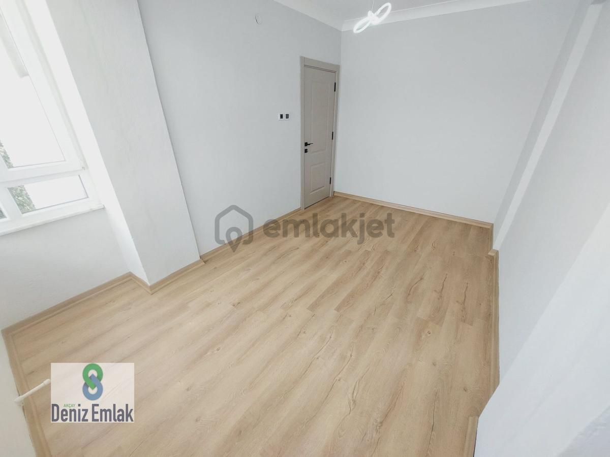 Denizden Akçayda Öncephe Arakat Komple Tadilatlı Satılık 2+1 Daire. - 12