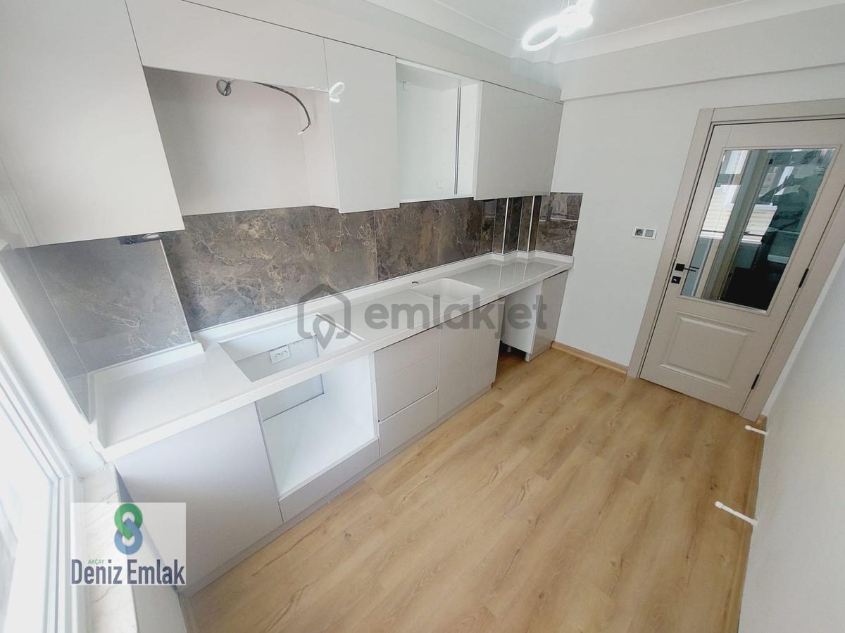 Denizden Akçayda Öncephe Arakat Komple Tadilatlı Satılık 2+1 Daire. - 7
