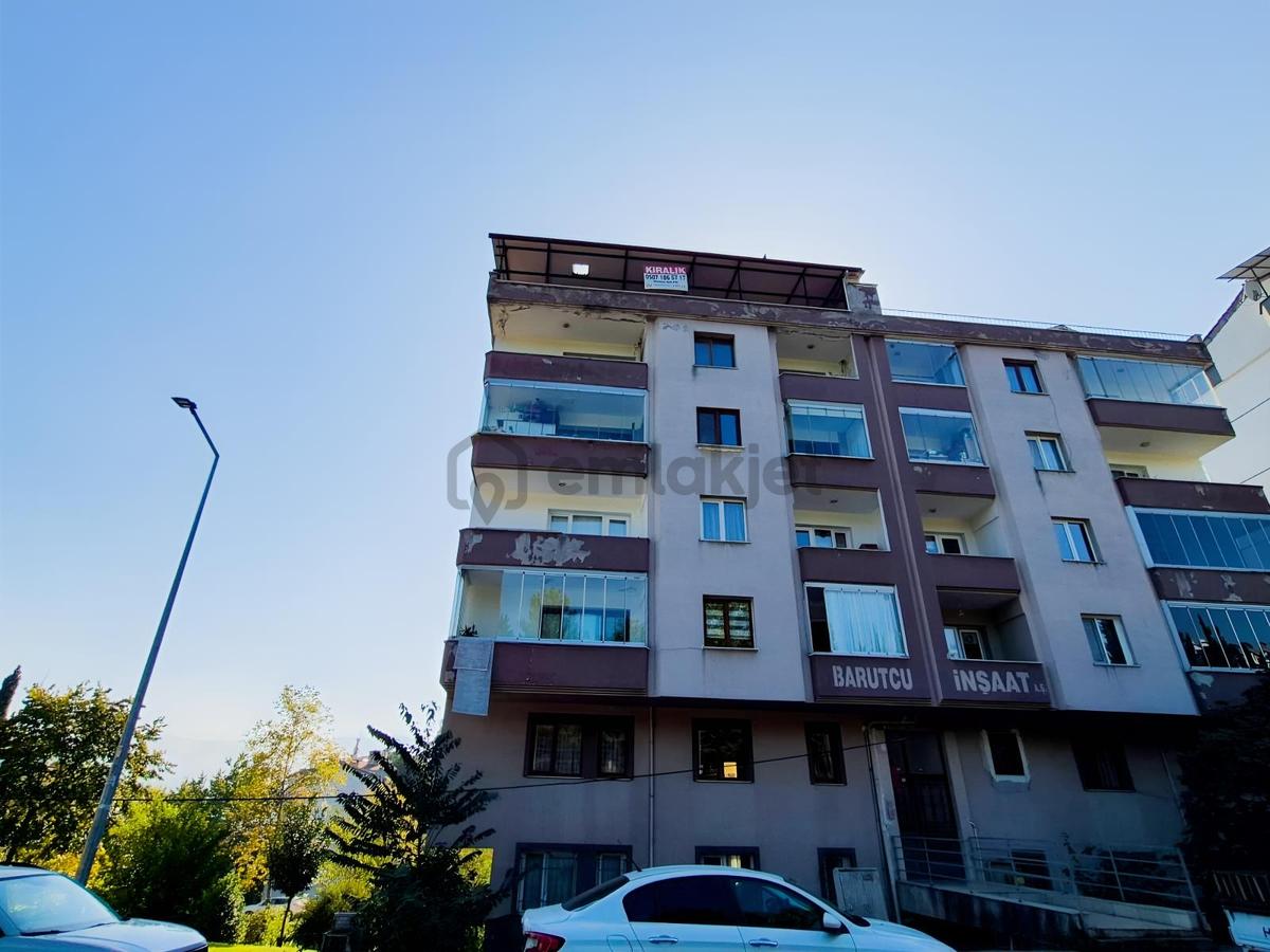 İlkadımda Merkezi Konumda, Ulaşımı Kolay Kiralık 3+0 Daire - 3
