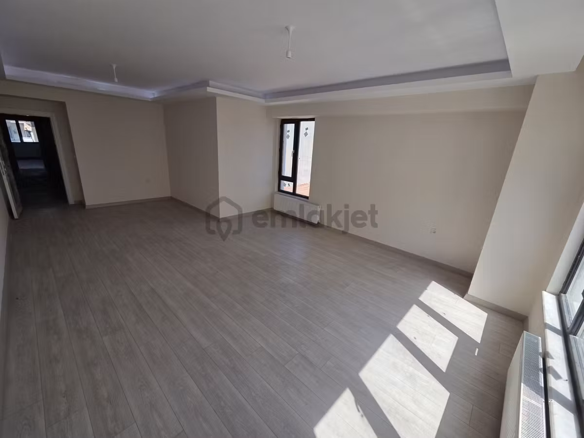 Basınşehitleri Caddesinde 163 M2 3+1 Arakat Daire - 3