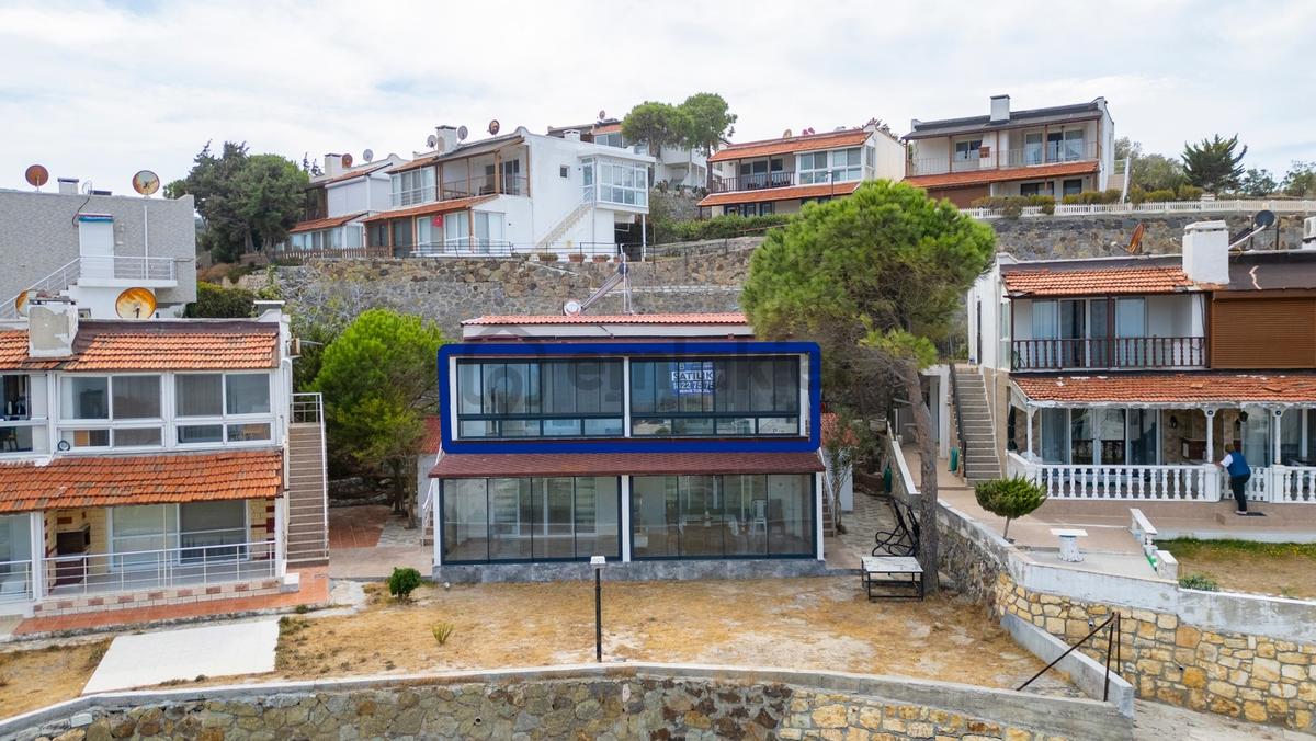 Foça Çanak Sitesi'nde Manzaralı Satılık Lüks Tadilatlı 2+2 Daire