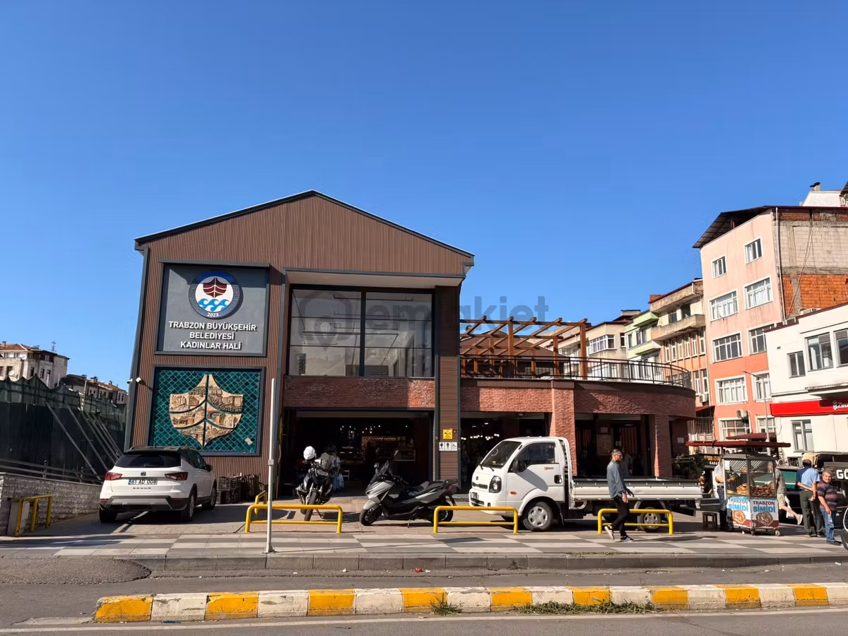 Trabzon Pazarkapı Kadınlar Hali İçerisinde Satılık Dükkan