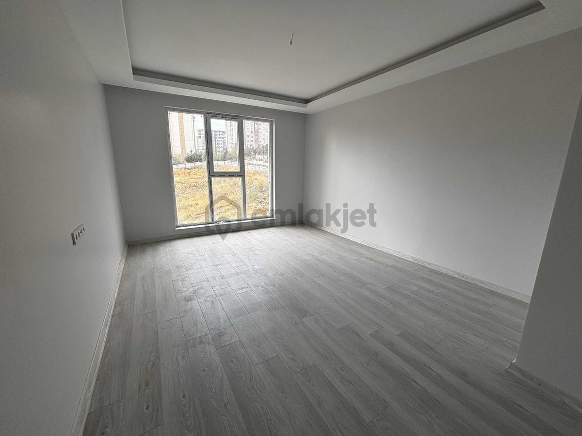Oturumu Başlamış Binada Şerefiyesi Yüksek Geniş 2 + 1 - 28