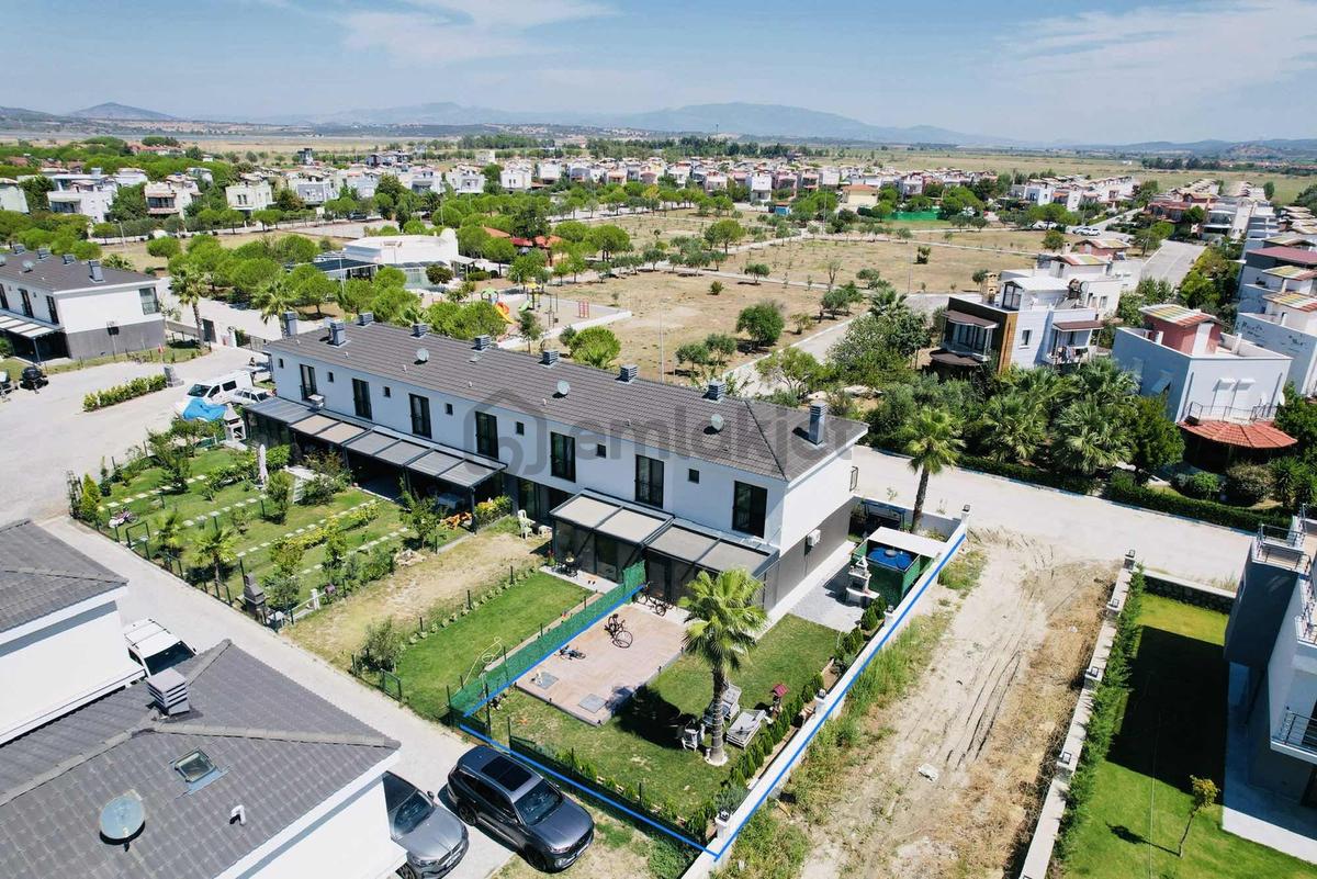 Çandarlı'da Eşyalı Denize Çok Yakın Satılık Villa - 6